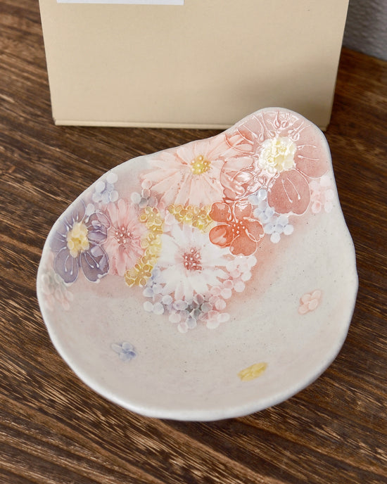 Yuzuriha NEW! Handle Bowl 紅彩花間取 (Gift Box)