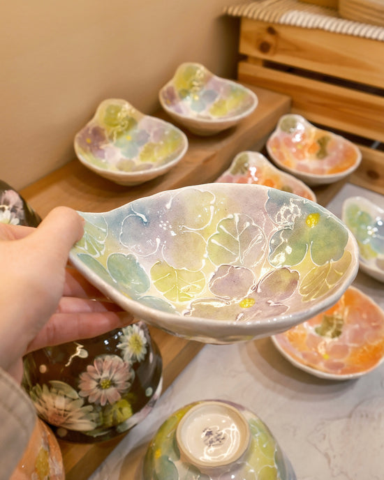 Seto ware FUKA Flower 13.7cm Handle Bowl