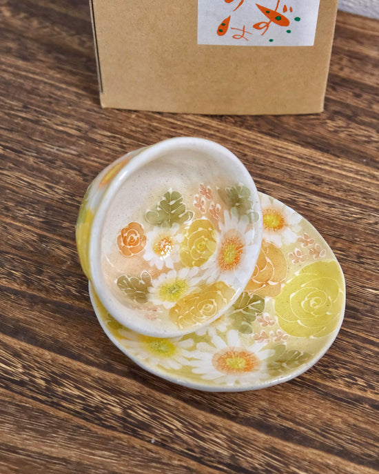 Yuzuriha Flower tea cup and saucer set黄彩色絵花(Gift Box)