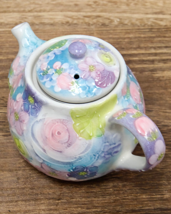 Yuzuriha Flower Petit Teapot 380ml 彩ばら花紋 (Gift Box)