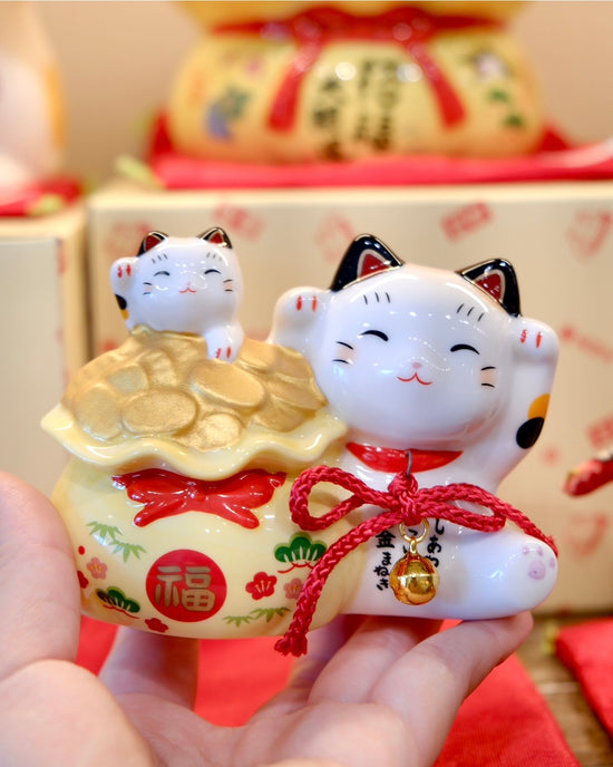 Japan Yakuho Fortune Cat 7894(Gift Box)