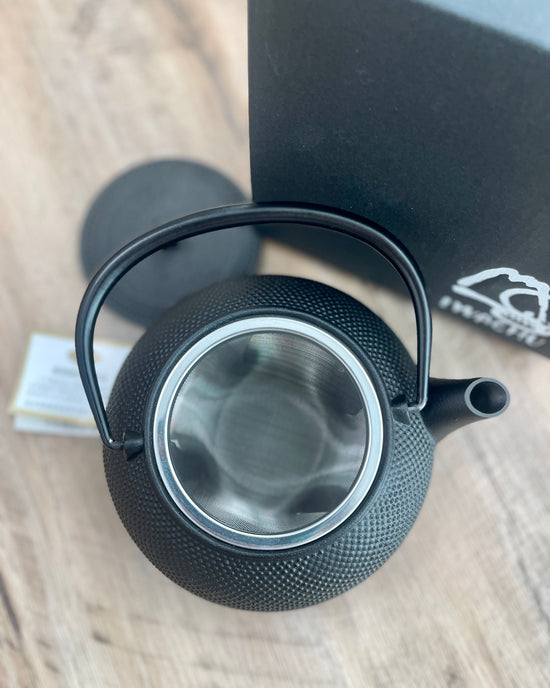 Iwachu Iron Teapot Black 650ml(Gift Box)IH/Gas Top Safe
