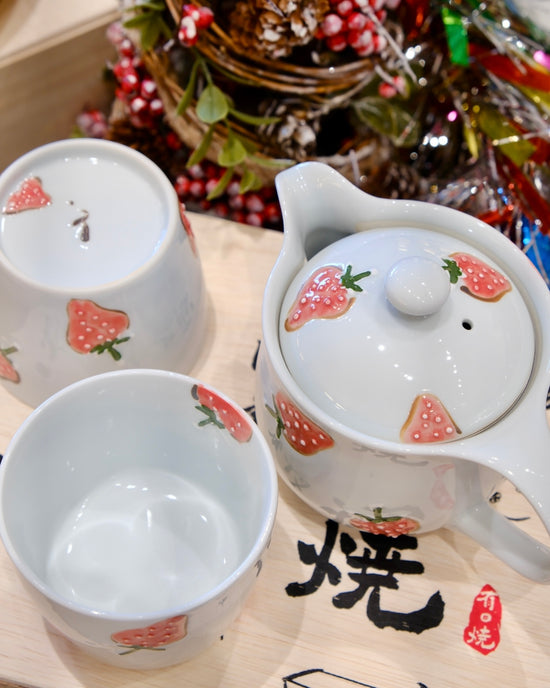 Arita ware Strawberry Teapot Cups Set(Wooden box)