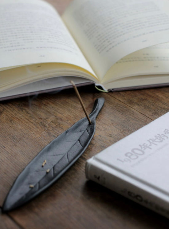 Iwachu Iron Leaf Incense Holder(Gift Box)