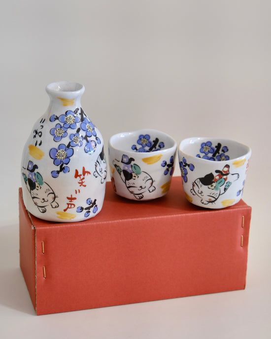 Yudachi Gama Blue Kitty Sake bottle w cups（Gift Box）