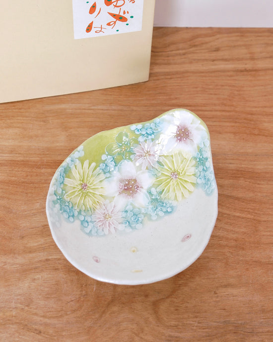 Yuzuriha NEW! Handle Bowl 彩小花紋 (Gift Box)