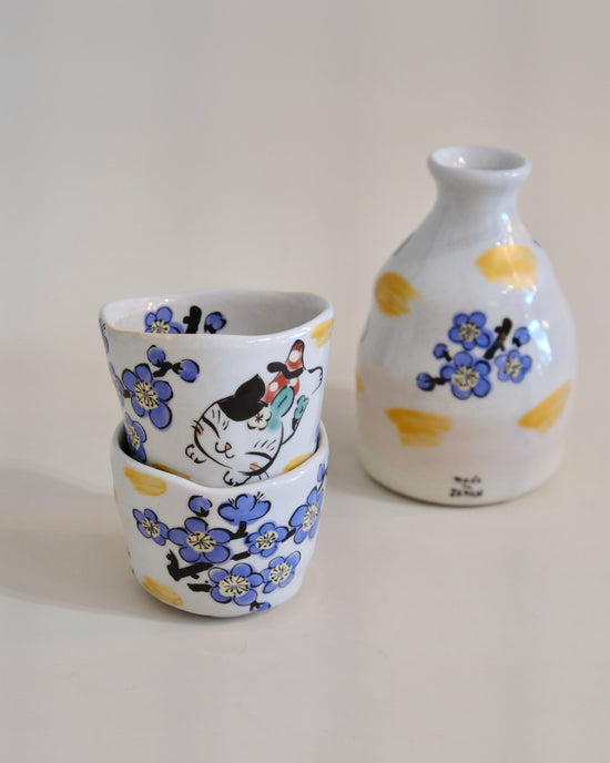 Yudachi Gama Blue Kitty Sake bottle w cups（Gift Box）