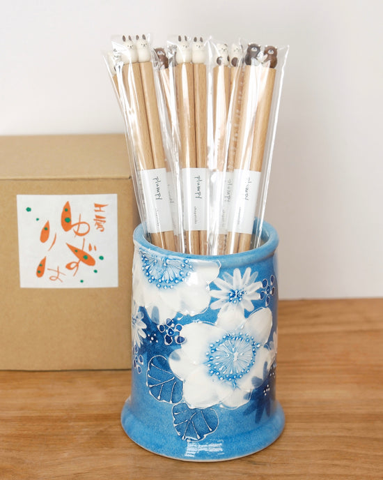 Yuzuriha NEW!  Chopsticks Stand 藍彩白絵花 (Gift Box)