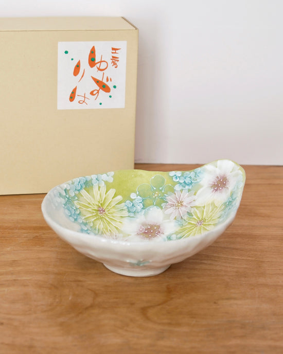 Yuzuriha NEW! Handle Bowl 彩小花紋 (Gift Box)