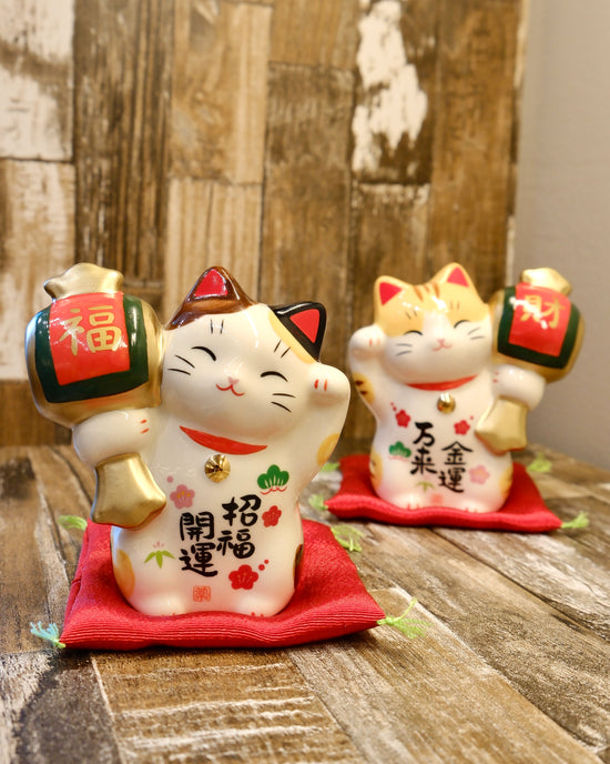 Japan Yakuho Fortune Cat H9cm(Gift Box)