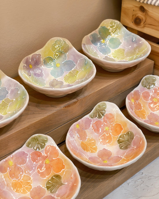 Seto ware FUKA Flower 13.7cm Handle Bowl