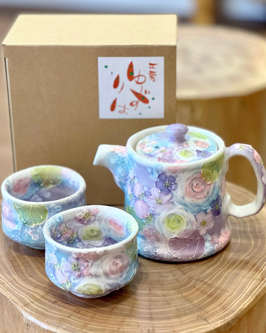 Yuzuriha Flower Teapot with tea cups 彩ばら花紋(Gift box)