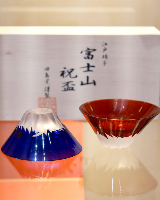 Tajima Fuji Sake set (Wooden Box)