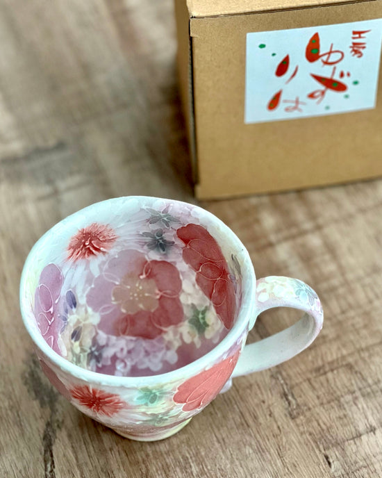 Yuzuriha Flower Mug 薄紅色絵花(Gift box)