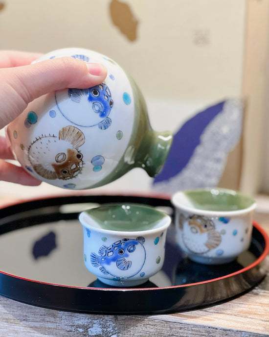 Kutani ware Puffer Fish Sake set(With Tray Gift Box)