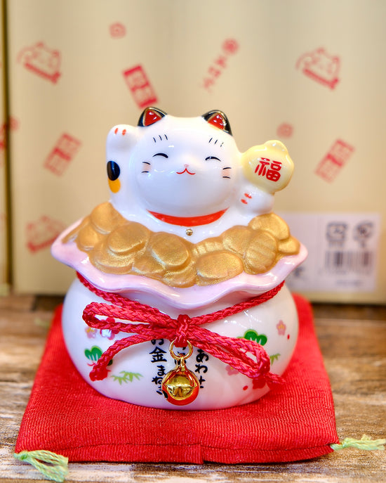 Japan Yakuho Fortune Cat 7895(Gift Box)