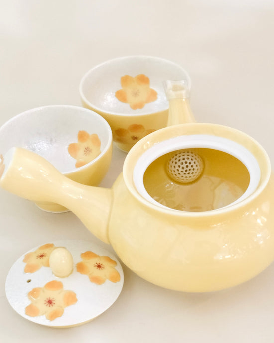 Arita ware Yellow Sakura Teapot set(Gift Box)