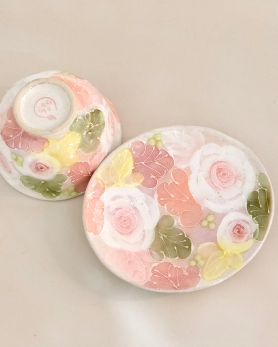 Yuzuriha Flower Tea Cup and Saucer 釉彩ローズ(Gift Box)