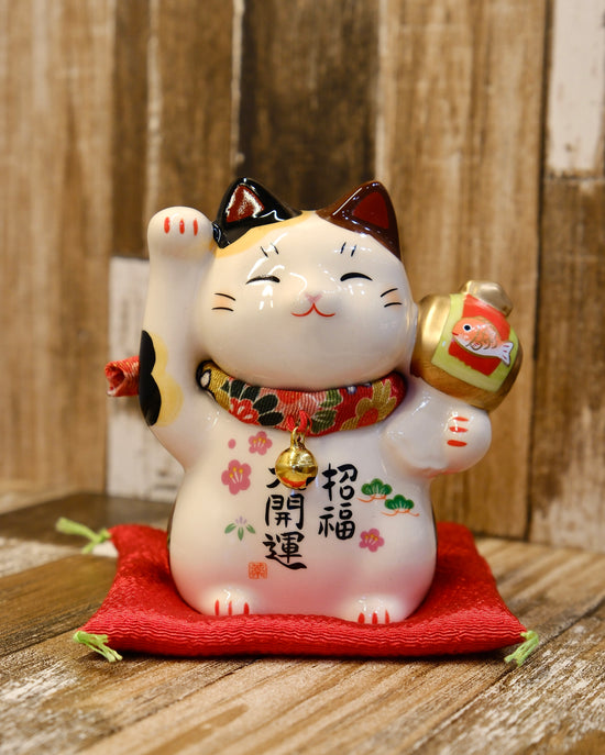 Japan Yakuho Fortune Cat H8.5cm (Gift Box)