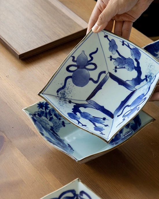 Arita Ware Hand Drawn Large Square Bowl (Gift Box)