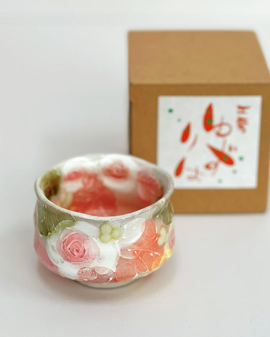Yuzuriha Flower Tea Cup 釉彩ローズ平型 （Gift Box）