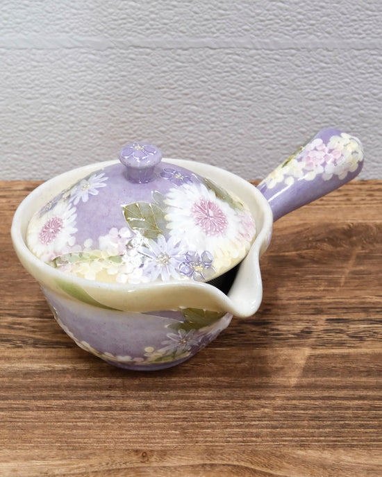 Yuzuriha Flower teapot 300ml 花かざり 平急须 (Gift Box)