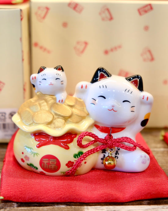 Japan Yakuho Fortune Cat 7894(Gift Box)