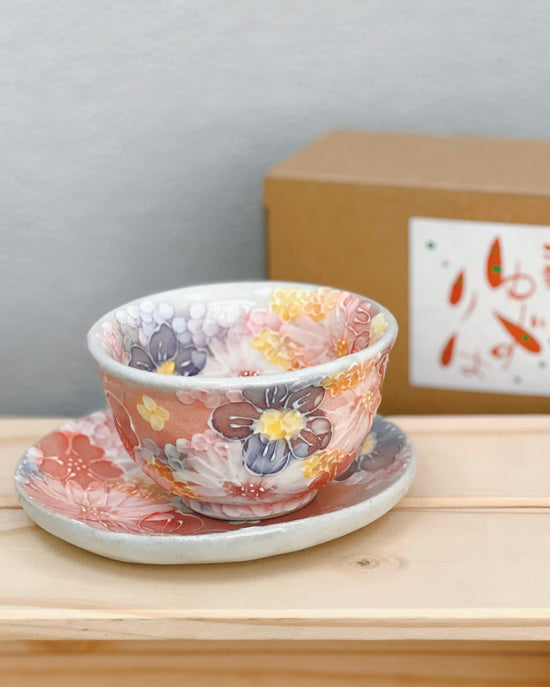Yuzuriha Flower tea cup saucer set 紅彩花間取(Gift Box)