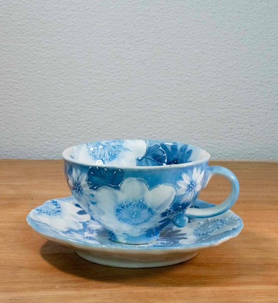 Yuzuriha Flower coffee cup set 藍彩白絵花（Gift Box）